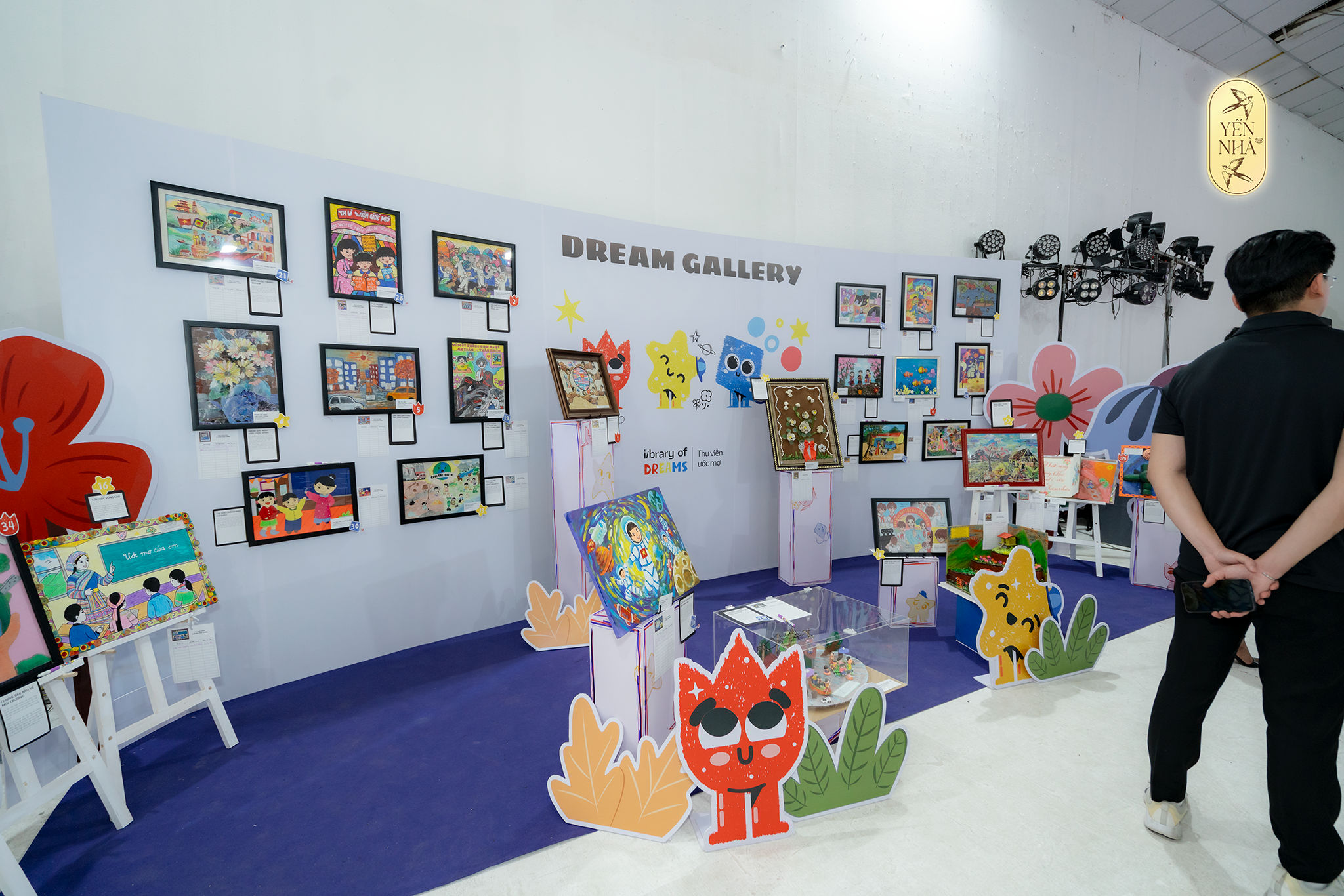 Dream Gallery – Thư Viện Ước Mơ Khu trưng bày Dream Gallery – tác phẩm thủ công 100% của trẻ em vùng cao