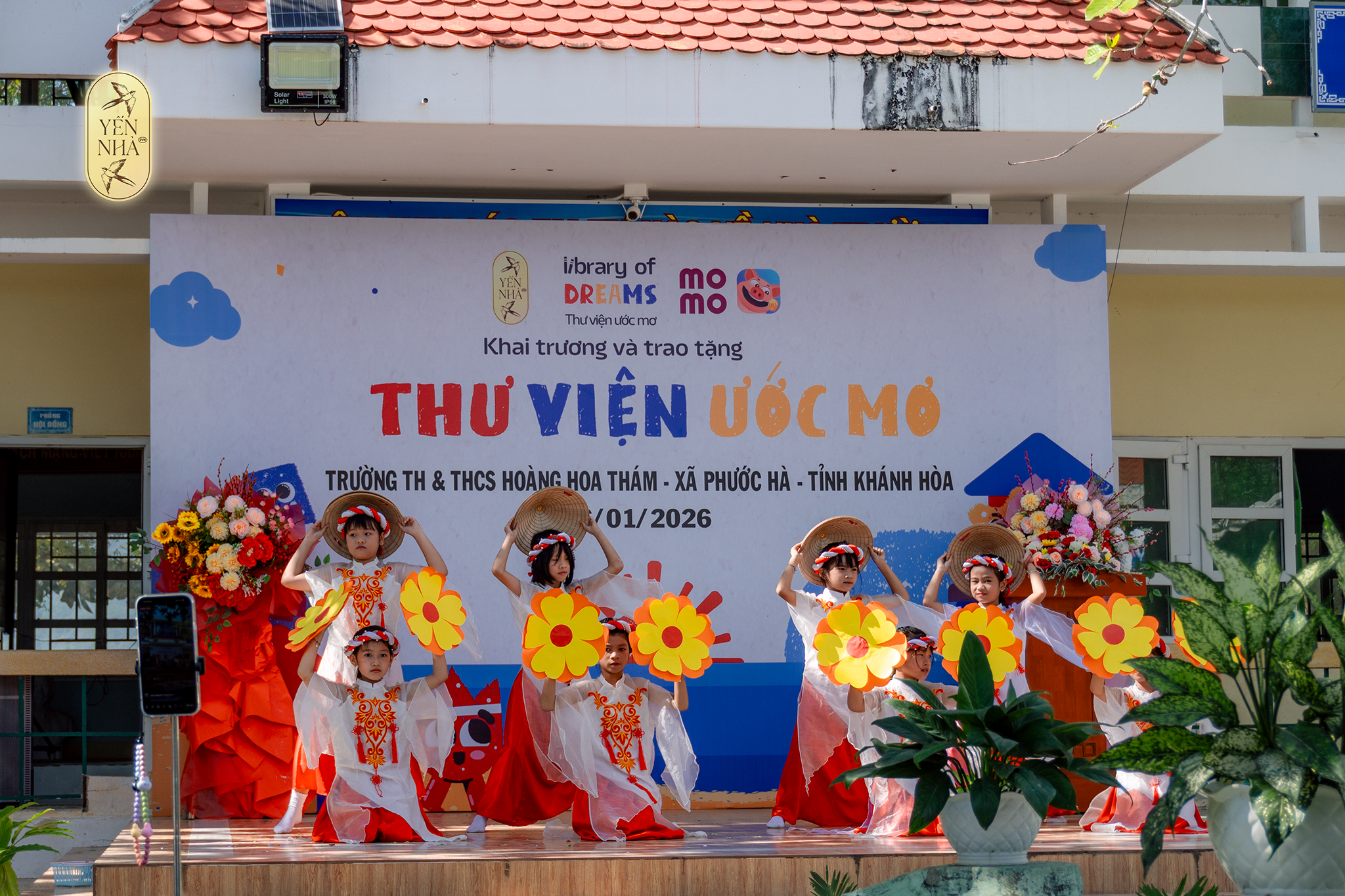 Tiết Mục Văn Nghệ Trong Buổi lễ khai trương Thư viện Ước Mơ